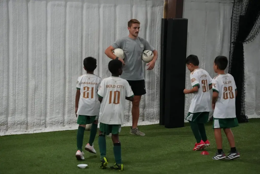 coach-guiding-kids1